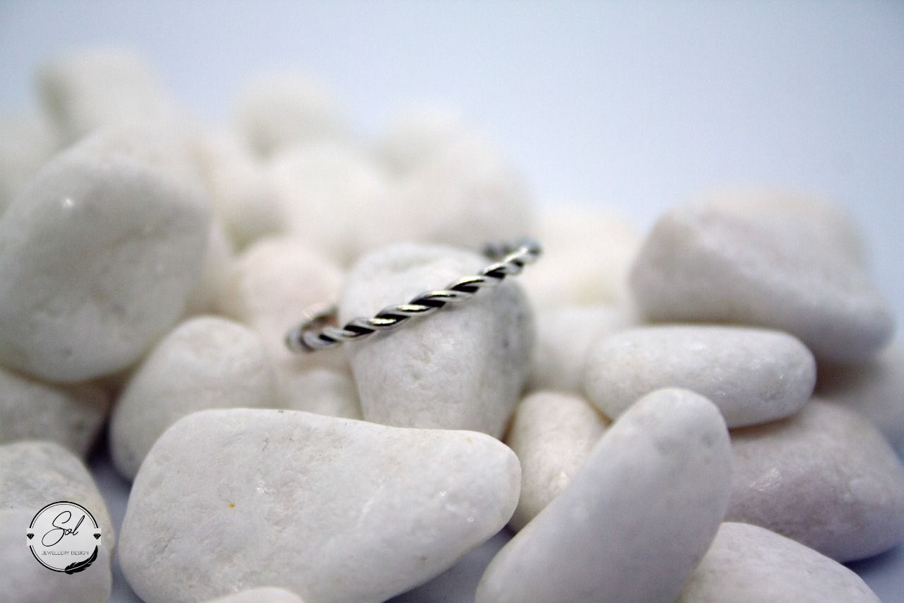 twisted ring